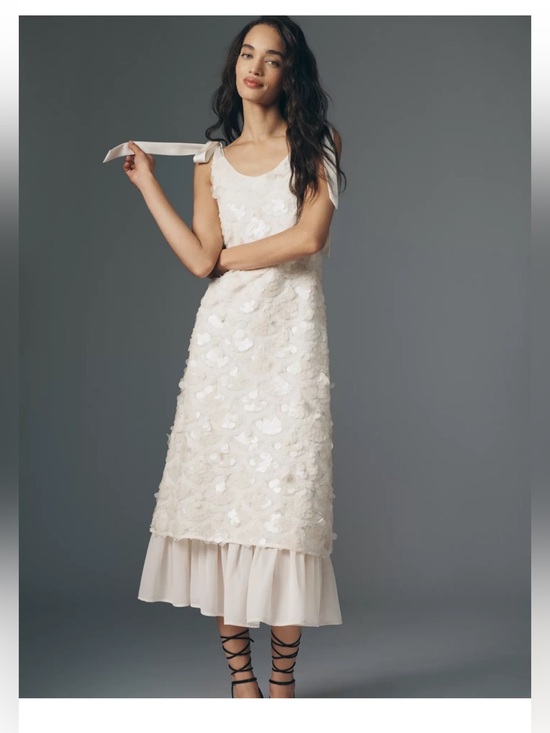 En Saison Dresses & Skirts - En Saison Ivory Sequin Floral Dress with Tie Straps